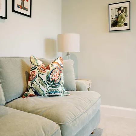 Elegant And Airy 1 Bed In Location Apartamento