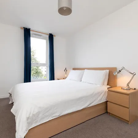 Modern 3-bedroom With Balcony And Lift Edimburgo