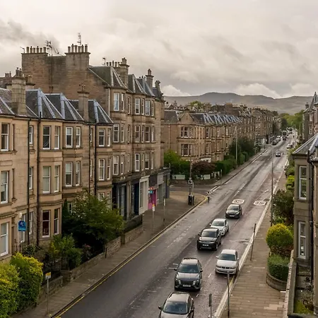 Bright 2 Bed Top-floor Corner Flat In Morningside - Pass The Keys