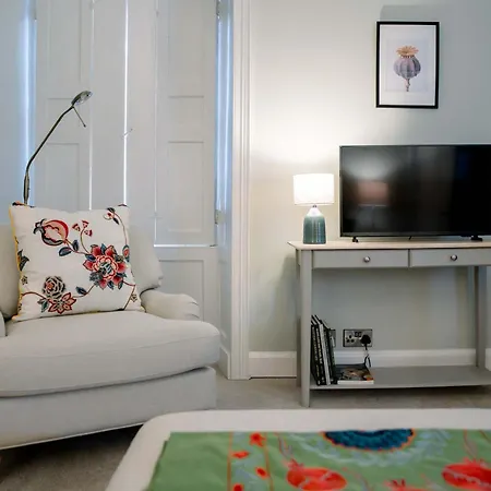 Elegant And Airy 1 Bed In Location *