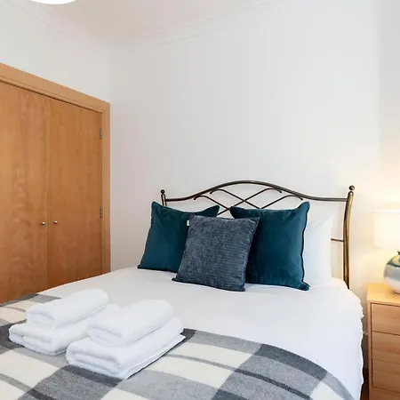 Prime Royal Mile - Cityscape Views - 2-bed *