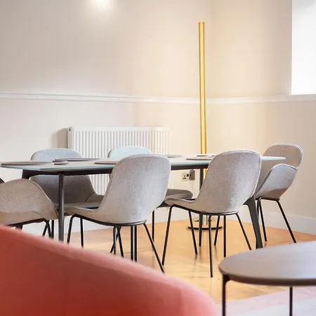 Modern Duplex Penthouse In The Old School House * Edimburgo