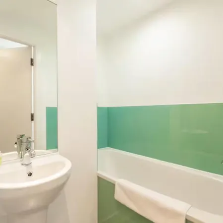 Spacious 2-bed Apartment, Arthur's Seat Views & Convenient Transport Links Apartment *