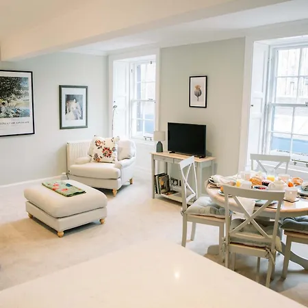 Elegant And Airy 1 Bed In Location Edimburgo