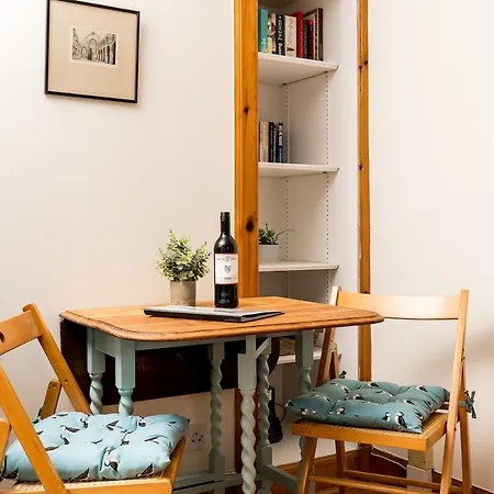 Potter's House - 2 Bed, Sleeps 4 Edinburgh