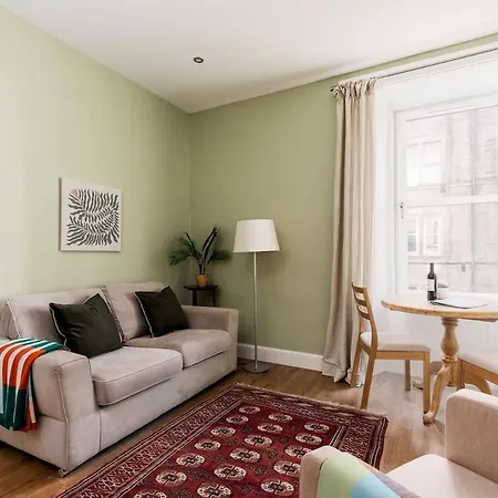 Bright 1 Bed Flat - Edinburgh, Sleeps 2