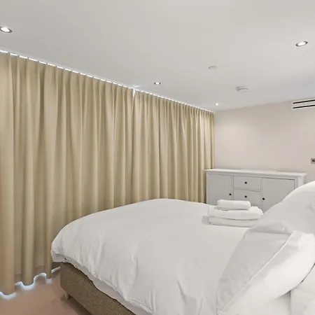 Modern Duplex Penthouse In The Old School House Apartamento