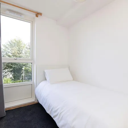 Modern 3-bedroom With Balcony And Lift Apartamento Edimburgo