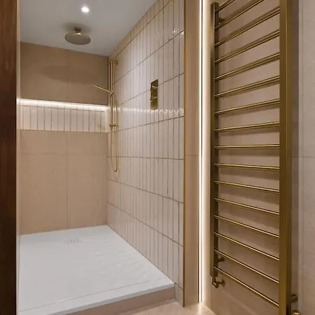 Luxury Retreat - Private Sauna *