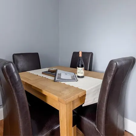 2 Bed Main Door On Leith Walk, Near Tram