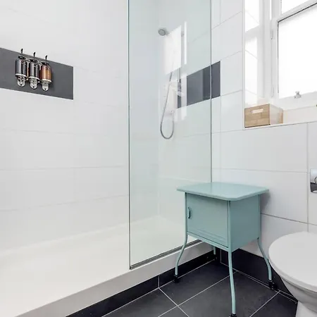 2 Bed Main Door On Leith Walk, Near Tram Edinburgh