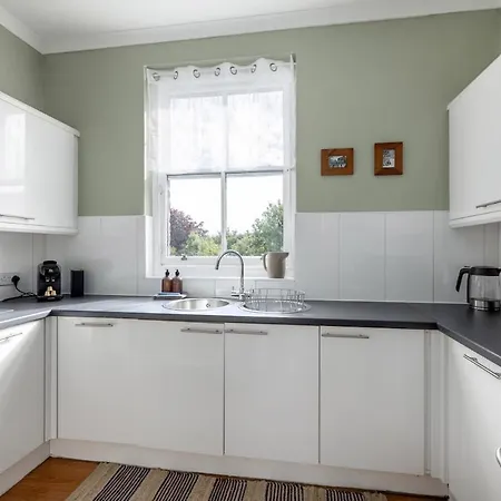 2 Bed Main Door On Leith Walk, Near Tram