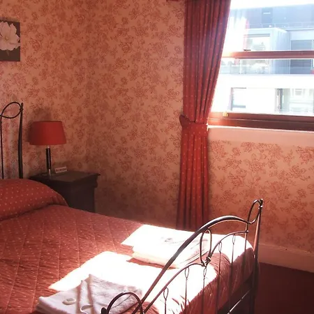 Eyre Hotel