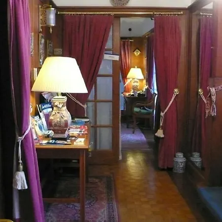 Sandilands House 3*