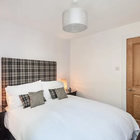 Gilmour's Entry Apartment *