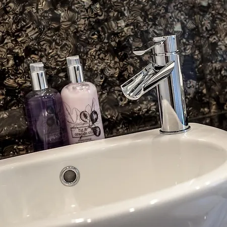 Gilmour's Entry Апартаменты