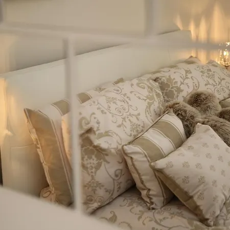 Pearl - Dalry House Edinburgh