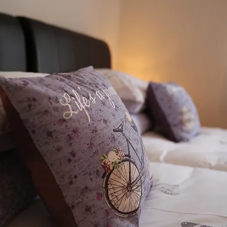 Pearl - Dalry House Edinburgh