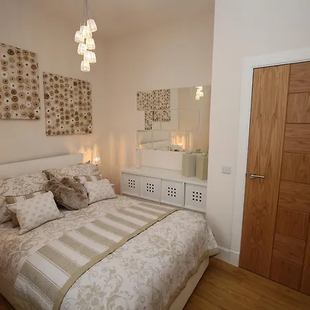 Pearl - Dalry House Edinburgh