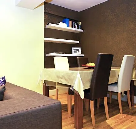 New Town Flat דירה *