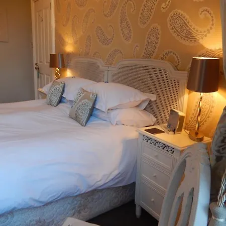 فندق مبيت وإفطار The Hedges Bed & Breakfast