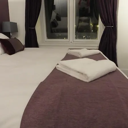 Lochrin By Edinburgh