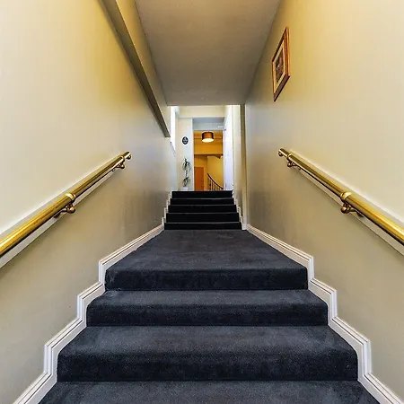 Konukevi Southside 4*