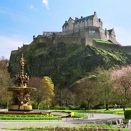 Edinburgh Palace Apartment