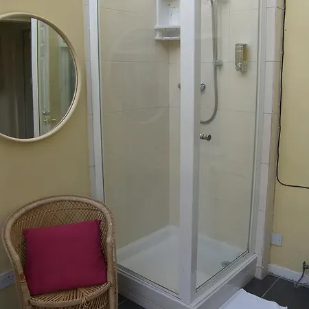Regis إدنبرة