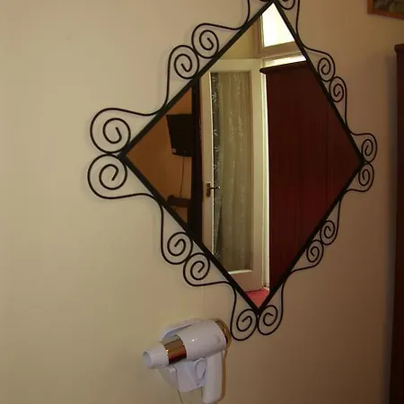 Regis إدنبرة