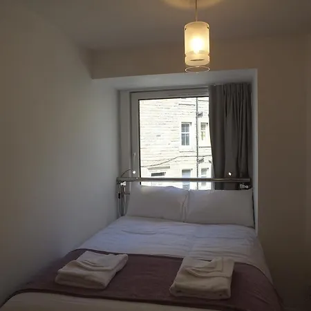 Lochrin By Edinburgh