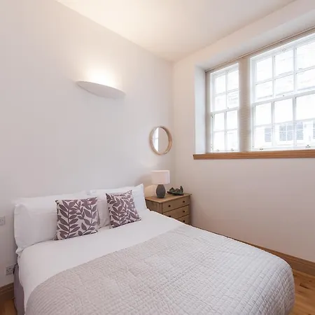 Capital Retreats - Hill Street Lane