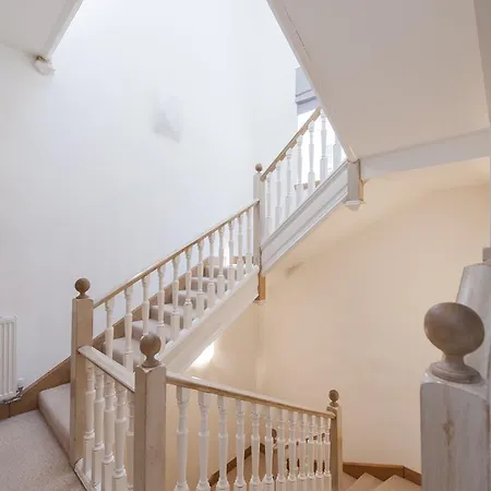 Capital Retreats - Hill Street Lane Edinburgh