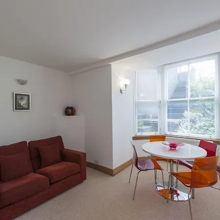 Capital Retreats - Hill Street Lane Edinburgh