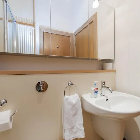 Capital Retreats - Hill Street Lane