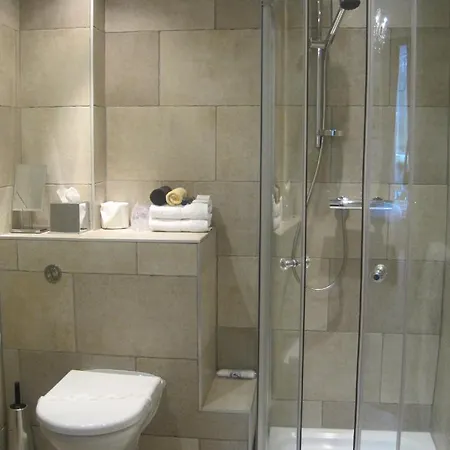 The Hedges Bed & Breakfast فندق مبيت وإفطار 4*
