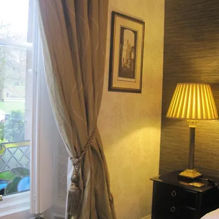 فندق مبيت وإفطار The Hedges Bed & Breakfast