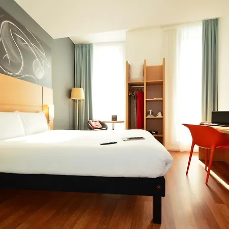Отель Ibis Centre South Bridge - Royal Mile