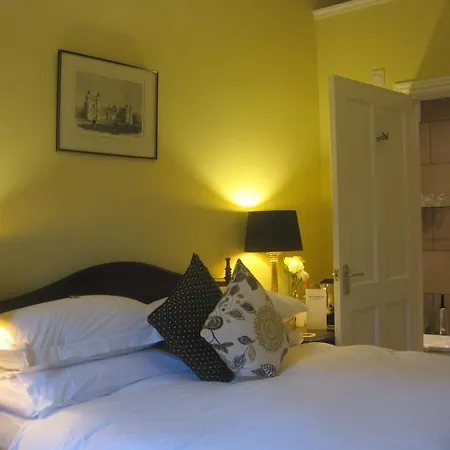 The Hedges Bed & Breakfast فندق مبيت وإفطار إدنبرة