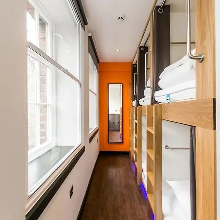Hostel Code Pod - The Loft - *