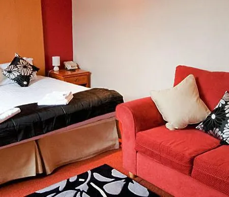 28 York Place 3*