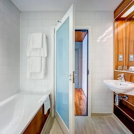 Apex Of 4* Edinburgh