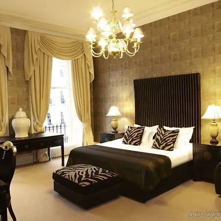 Nira Caledonia Hotel 4*