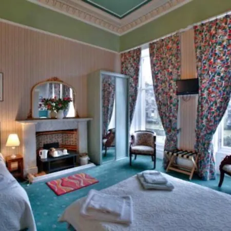 Mingalar Guest house 3*