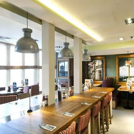 Hotel Premier Inn Edinburgh Princes Street Edinburgh