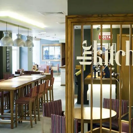 Hotel Premier Inn Edinburgh Princes Street 3*