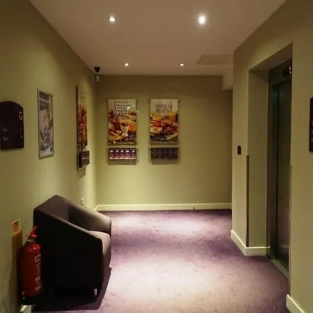 Hotel Premier Inn Edinburgh Princes Street 3*