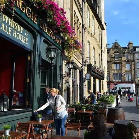 Royal Mile Elegance - Space & Luxury Edinburgh