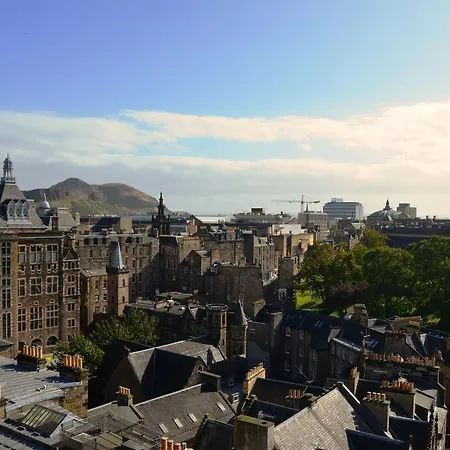 Royal Mile Elegance - Space & Luxury Edinburgh