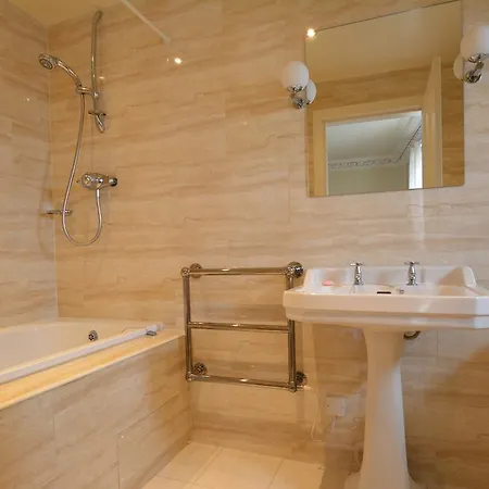 Royal Mile Elegance - Space & Luxury Edinburgh